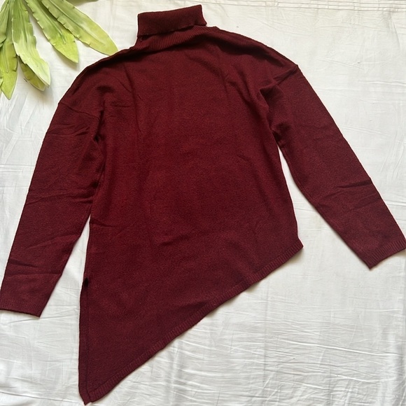 Turtle Neck Drop Shoulder Asymmetrical Hem Sweater - Picture 10 of 13